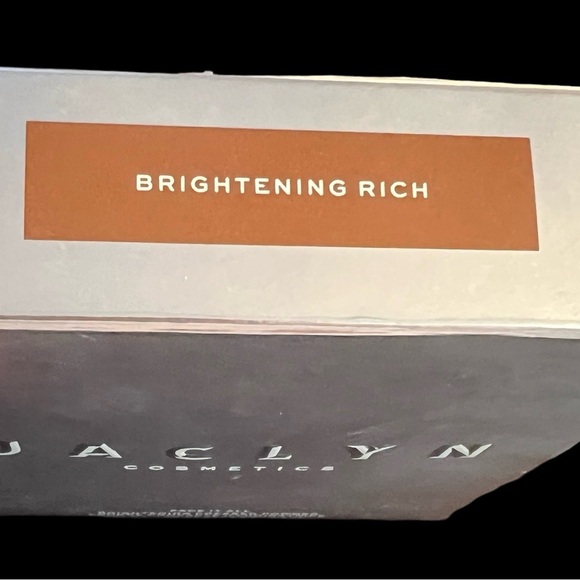 Jaclyn Cosmetics Face It All Brightening Powder “Brightening Rich” (Dark Roast) - Picture 8 of 10